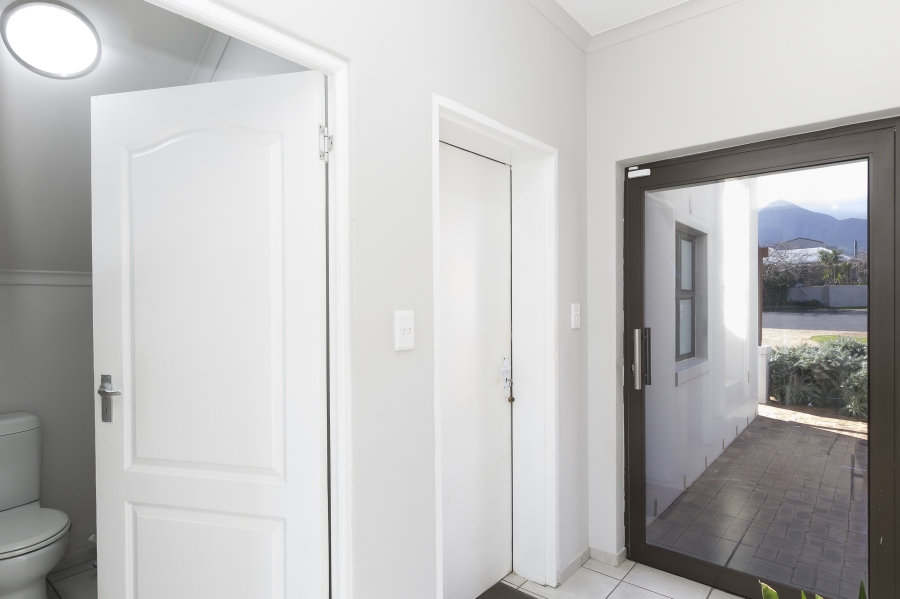 6 Bedroom Property for Sale in Sir Lowrys Pass Village Western Cape